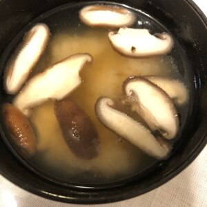 我が家の味噌汁★豆腐としいたけ